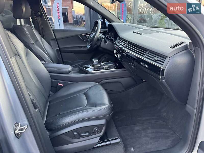Позашляховик / Кросовер Audi Q7 2017 в Луцьку