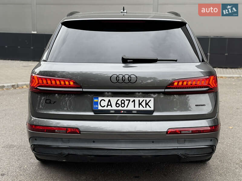Позашляховик / Кросовер Audi Q7 2021 в Києві