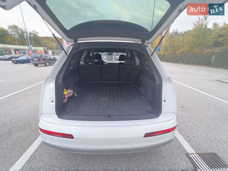 Позашляховик / Кросовер Audi Q7 2017 в Ужгороді