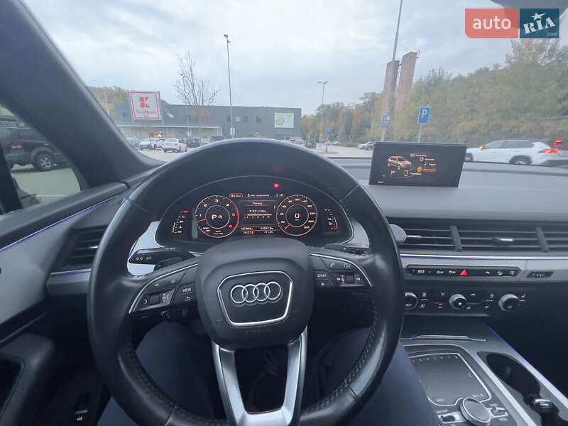 Позашляховик / Кросовер Audi Q7 2017 в Ужгороді