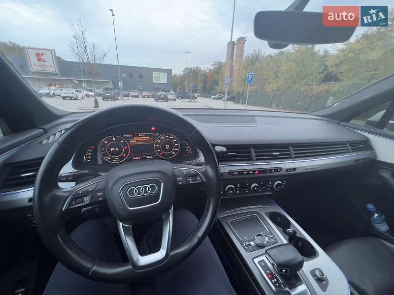 Позашляховик / Кросовер Audi Q7 2017 в Ужгороді