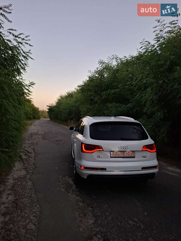 Позашляховик / Кросовер Audi Q7 2014 в Луцьку