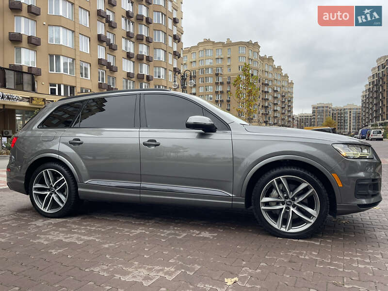 Внедорожник / Кроссовер Audi Q7 2016 в Киеве