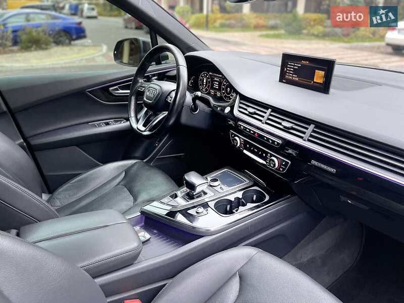 Внедорожник / Кроссовер Audi Q7 2016 в Киеве