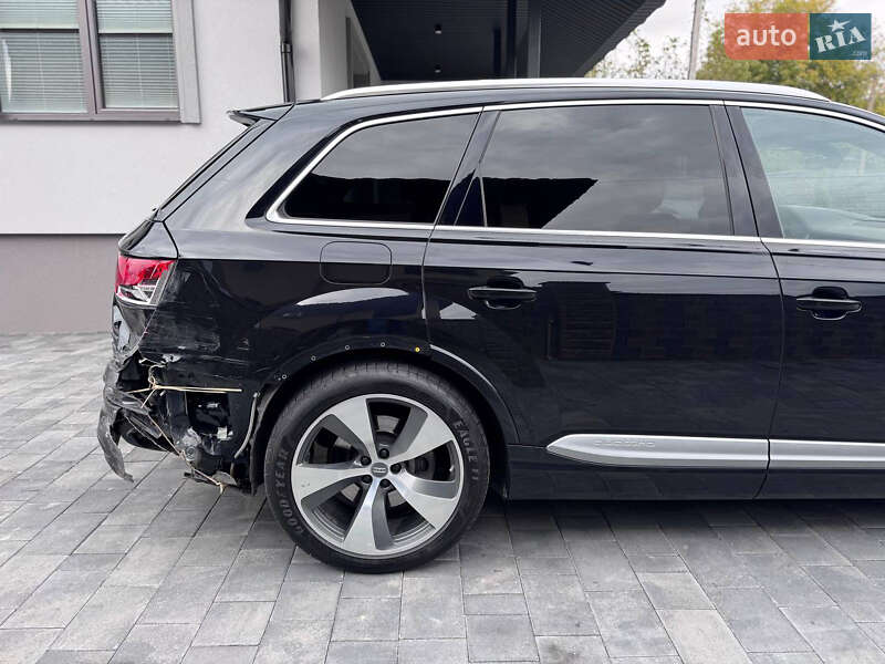 Позашляховик / Кросовер Audi Q7 2017 в Рівному