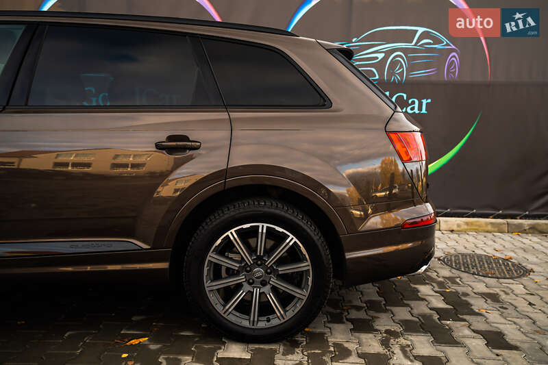 Позашляховик / Кросовер Audi Q7 2017 в Луцьку
