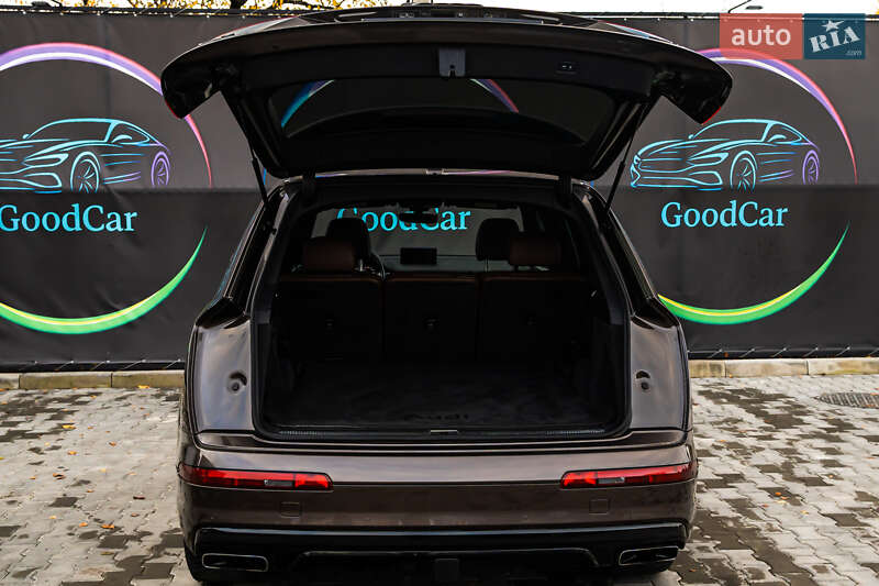 Позашляховик / Кросовер Audi Q7 2017 в Луцьку