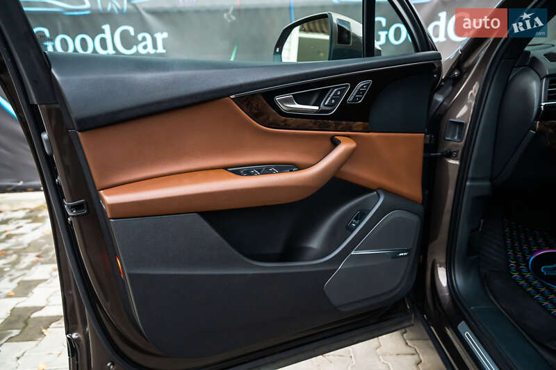 Позашляховик / Кросовер Audi Q7 2017 в Луцьку