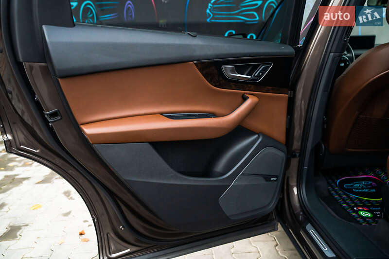 Позашляховик / Кросовер Audi Q7 2017 в Луцьку