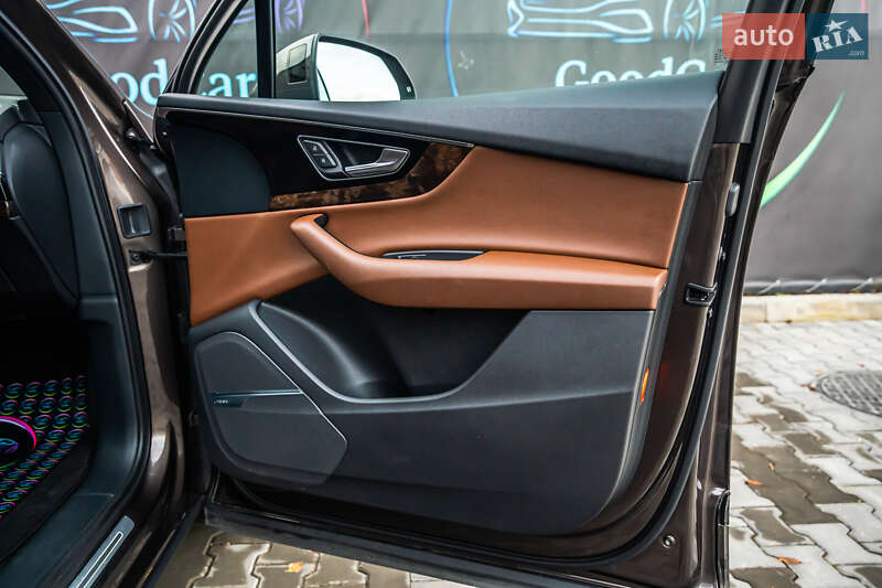 Позашляховик / Кросовер Audi Q7 2017 в Луцьку