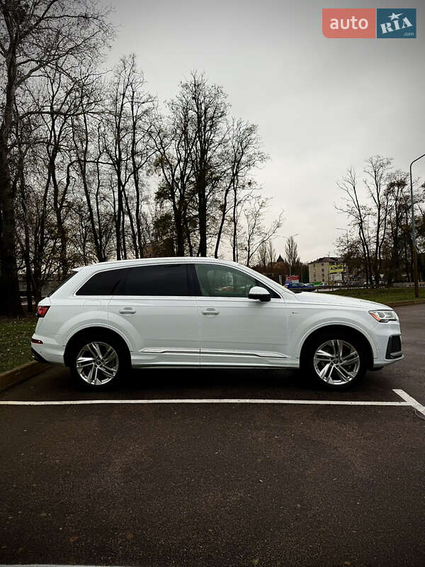 Позашляховик / Кросовер Audi Q7 2021 в Києві