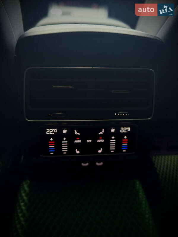 Позашляховик / Кросовер Audi Q7 2021 в Києві