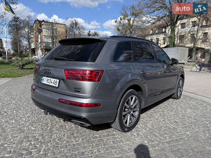 Позашляховик / Кросовер Audi Q7 2016 в Києві