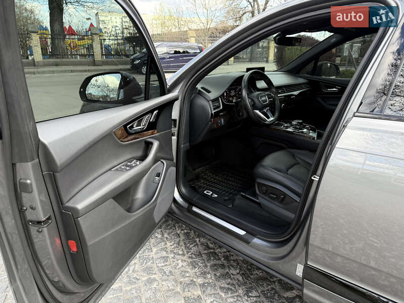 Позашляховик / Кросовер Audi Q7 2016 в Києві