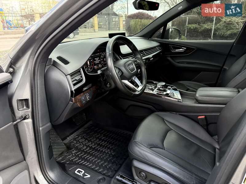 Позашляховик / Кросовер Audi Q7 2016 в Києві