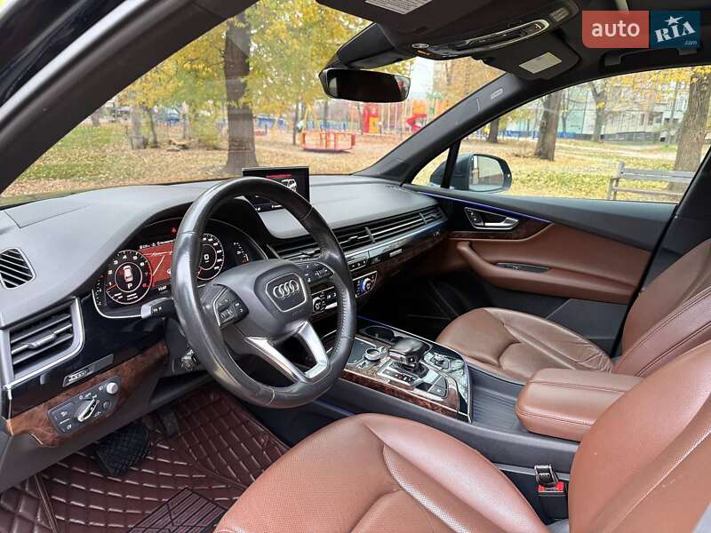 Внедорожник / Кроссовер Audi Q7 2016 в Кривом Роге