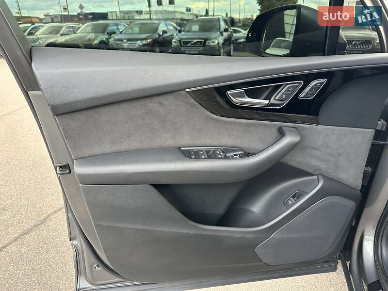 Позашляховик / Кросовер Audi Q7 2016 в Києві фото 16 Позашляховик / Кросовер Audi Q7 2016 в Києві