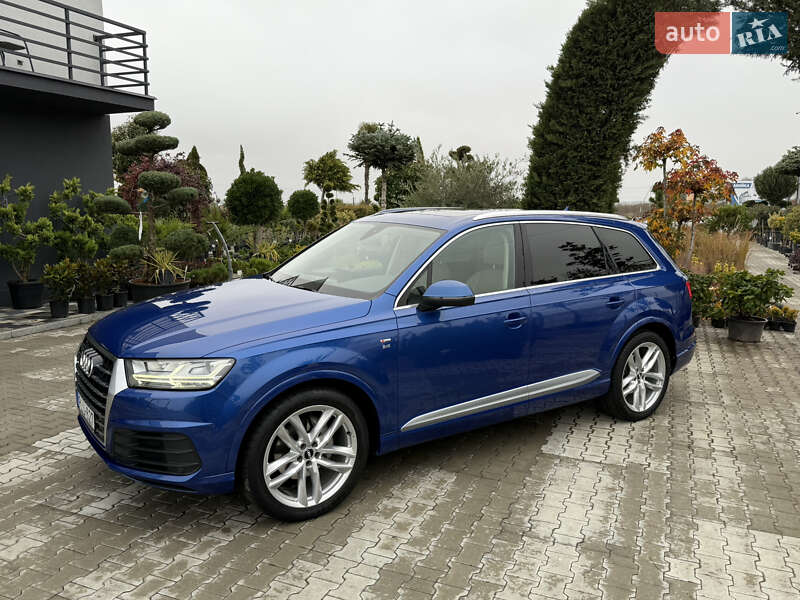 Внедорожник / Кроссовер Audi Q7 2017 в Мукачево