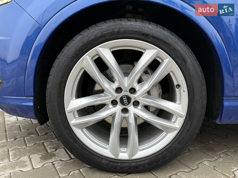 Внедорожник / Кроссовер Audi Q7 2017 в Мукачево