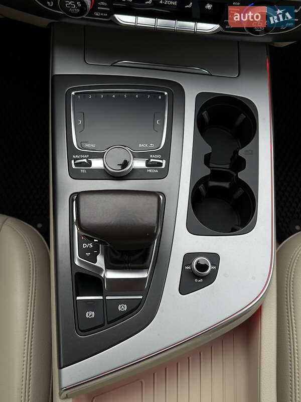 Внедорожник / Кроссовер Audi Q7 2017 в Мукачево