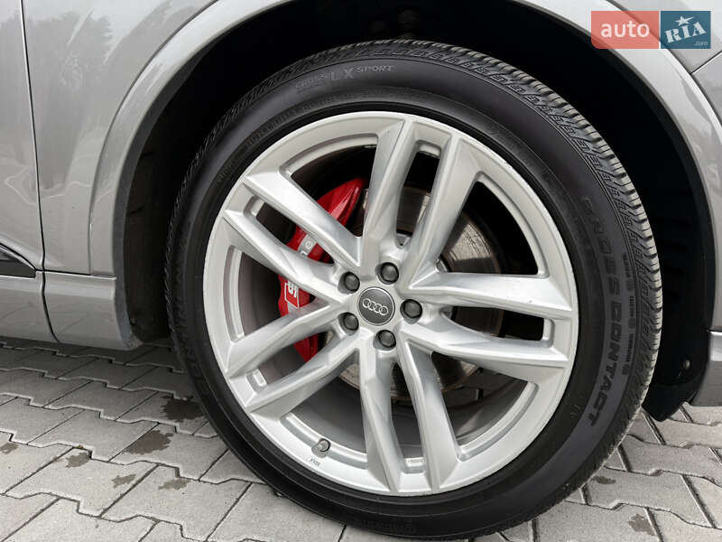 Позашляховик / Кросовер Audi Q7 2015 в Луцьку