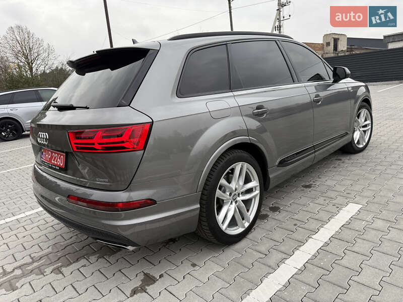 Позашляховик / Кросовер Audi Q7 2015 в Луцьку