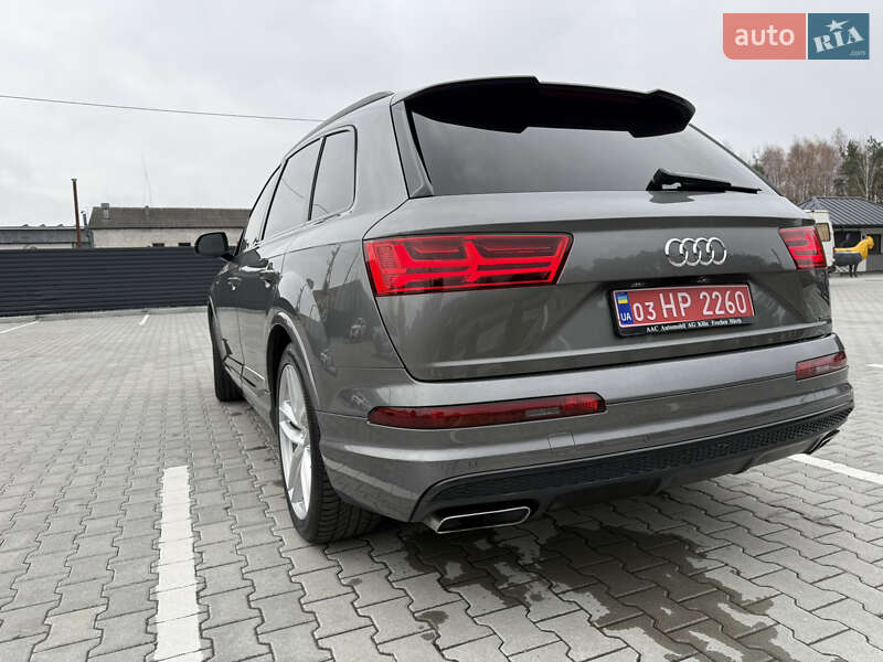 Позашляховик / Кросовер Audi Q7 2015 в Луцьку