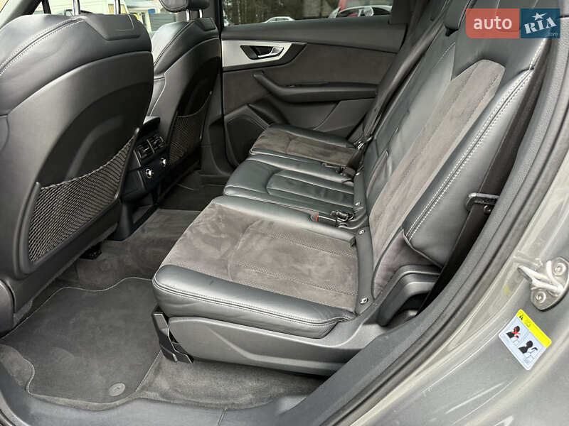 Позашляховик / Кросовер Audi Q7 2015 в Луцьку