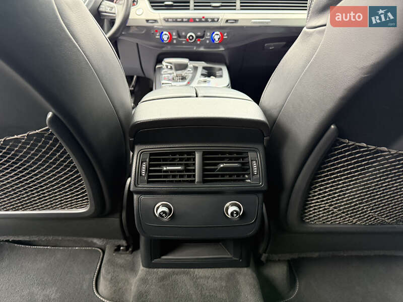 Позашляховик / Кросовер Audi Q7 2015 в Луцьку