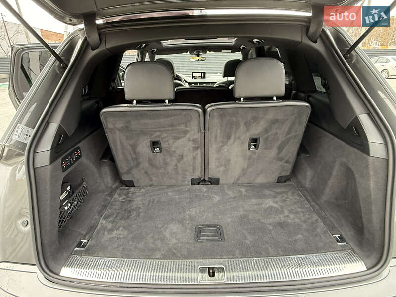 Позашляховик / Кросовер Audi Q7 2015 в Луцьку