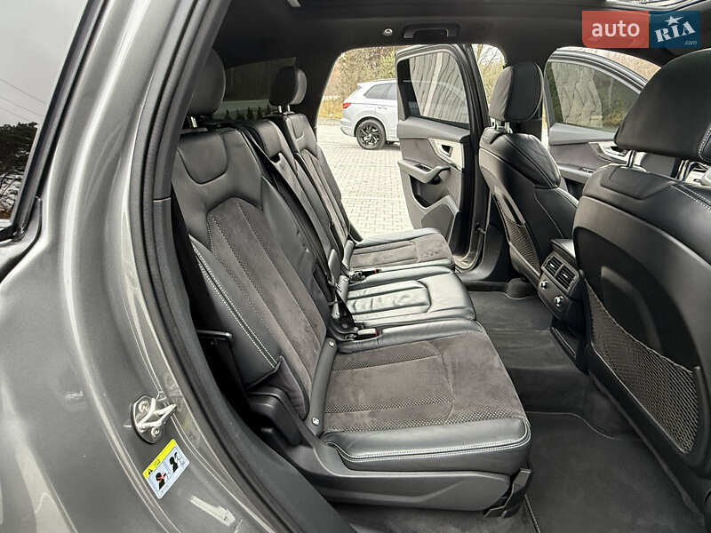 Позашляховик / Кросовер Audi Q7 2015 в Луцьку
