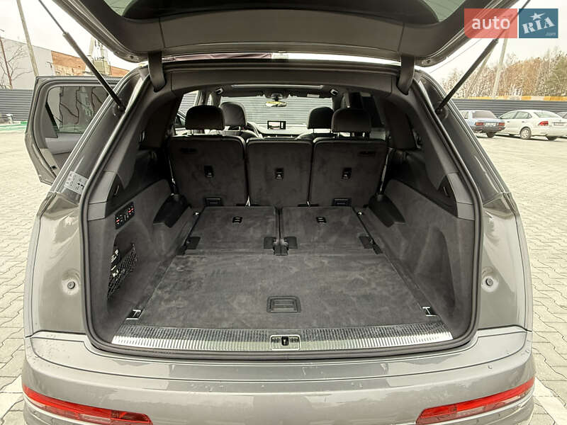 Позашляховик / Кросовер Audi Q7 2015 в Луцьку