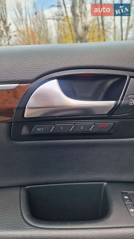 Позашляховик / Кросовер Audi Q7 2012 в Миколаєві