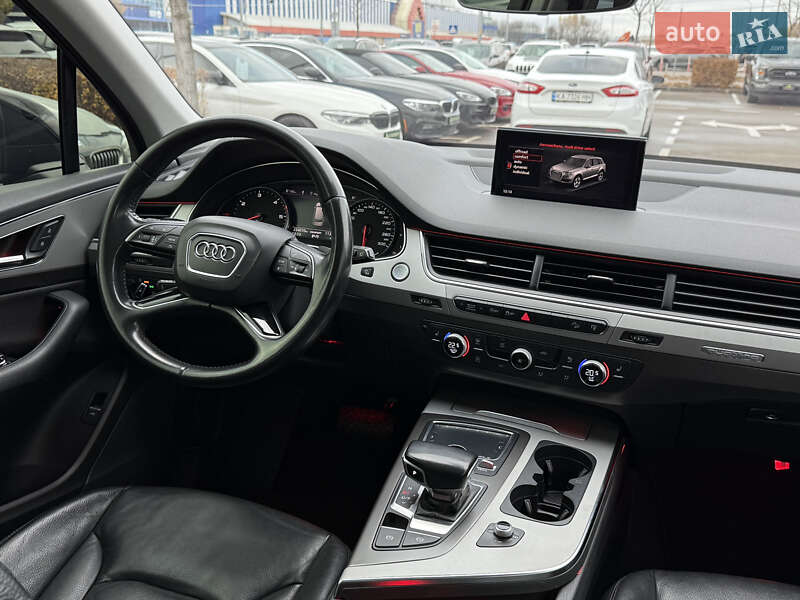Позашляховик / Кросовер Audi Q7 2015 в Києві