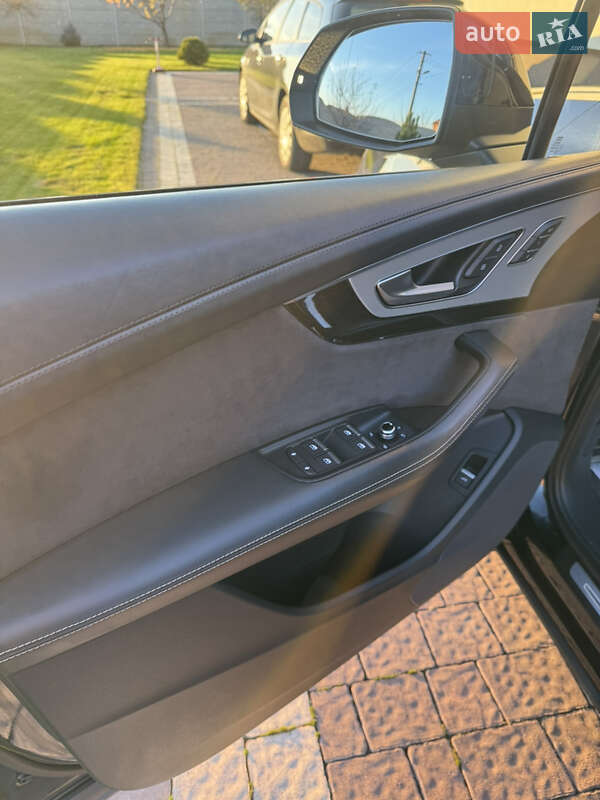 Позашляховик / Кросовер Audi Q7 2016 в Рівному