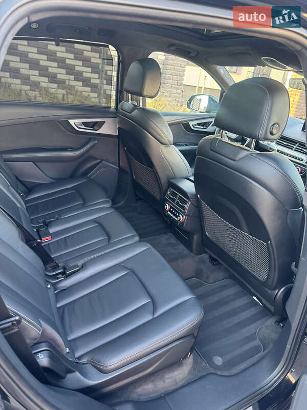 Позашляховик / Кросовер Audi Q7 2016 в Рівному