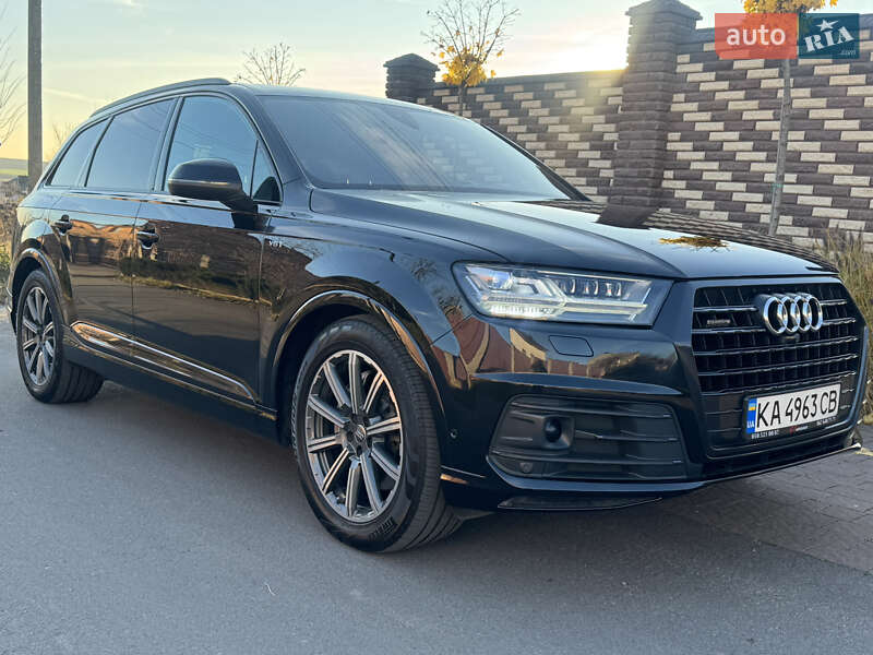 Позашляховик / Кросовер Audi Q7 2016 в Рівному