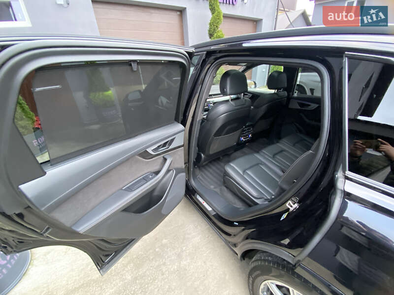 Позашляховик / Кросовер Audi Q7 2016 в Рівному