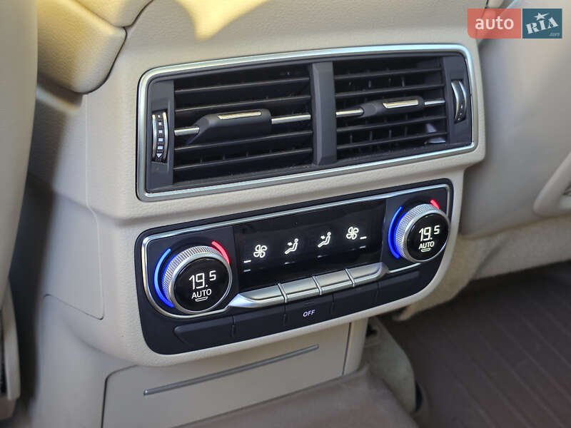 Внедорожник / Кроссовер Audi Q7 2016 в Луцке