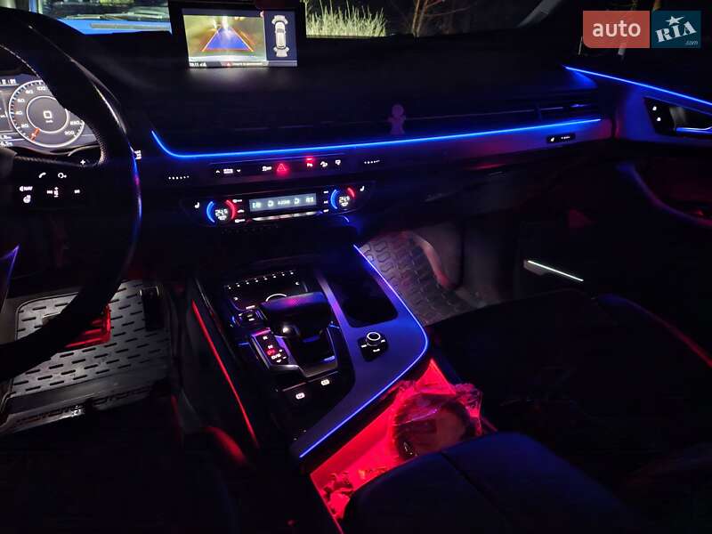 Позашляховик / Кросовер Audi Q7 2016 в Дунаївцях