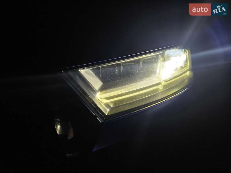 Позашляховик / Кросовер Audi Q7 2016 в Дунаївцях