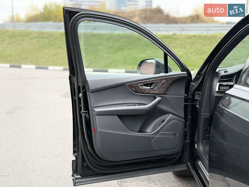 Позашляховик / Кросовер Audi Q7 2019 в Києві