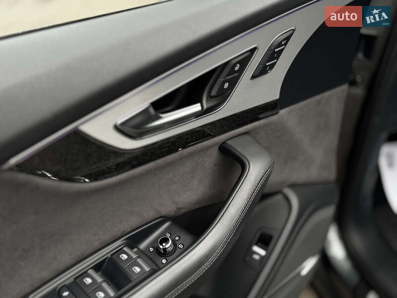 Внедорожник / Кроссовер Audi Q7 2017 в Дрогобыче