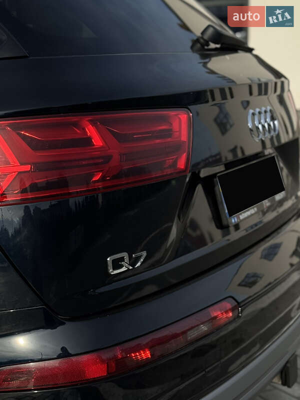 Позашляховик / Кросовер Audi Q7 2017 в Києві