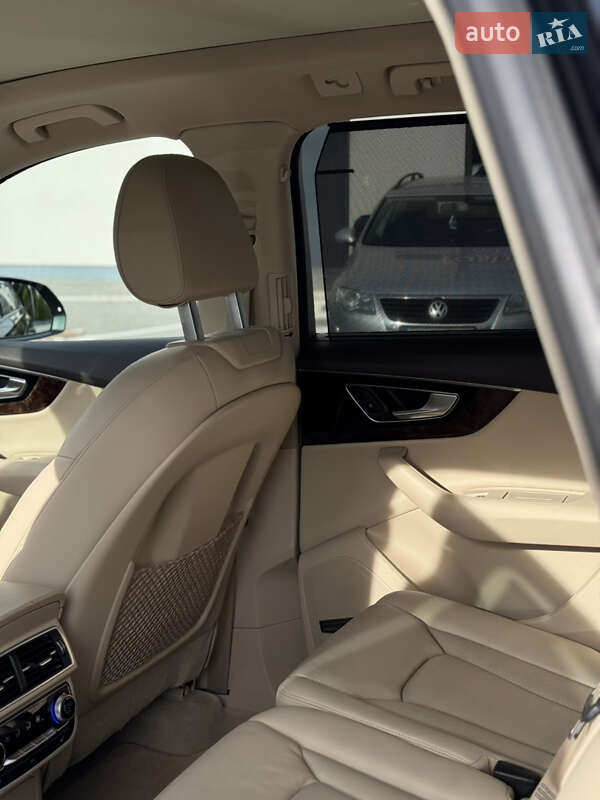 Позашляховик / Кросовер Audi Q7 2017 в Києві