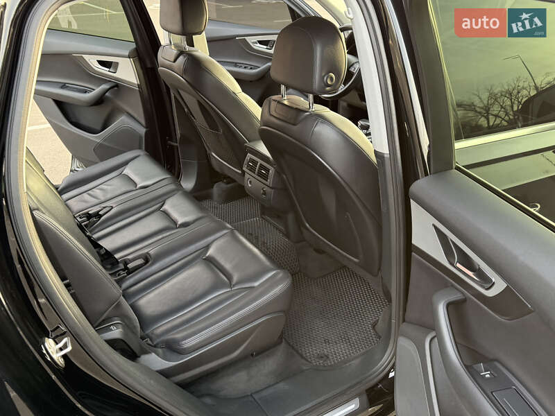 Позашляховик / Кросовер Audi Q7 2017 в Києві