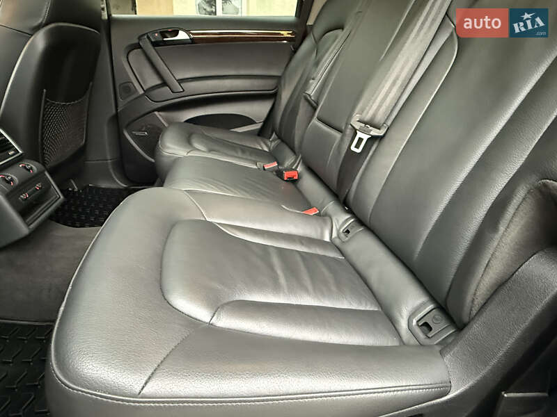 Позашляховик / Кросовер Audi Q7 2015 в Самборі