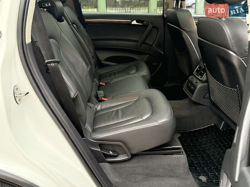 Позашляховик / Кросовер Audi Q7 2015 в Самборі