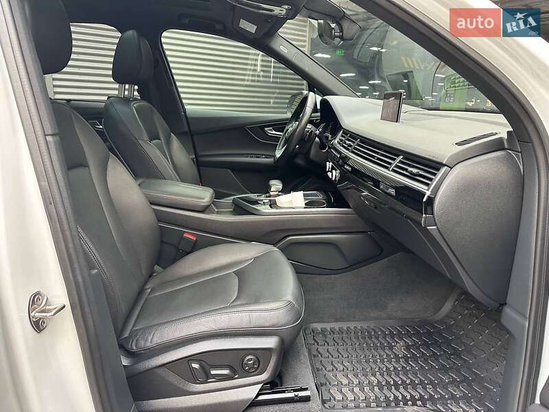 Позашляховик / Кросовер Audi Q7 2016 в Києві