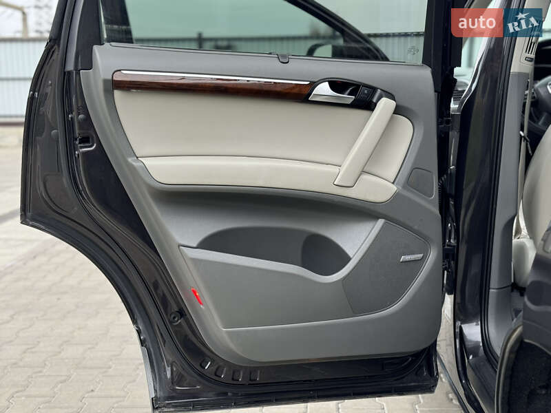 Внедорожник / Кроссовер Audi Q7 2011 в Луцке